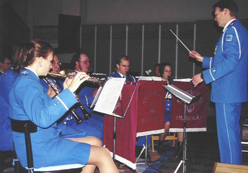 Vi spelar f�r fullt, Stefan Kramer dirigerar.