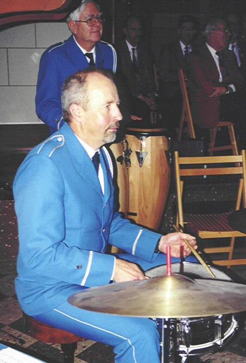 Curt trummar hejvilt!